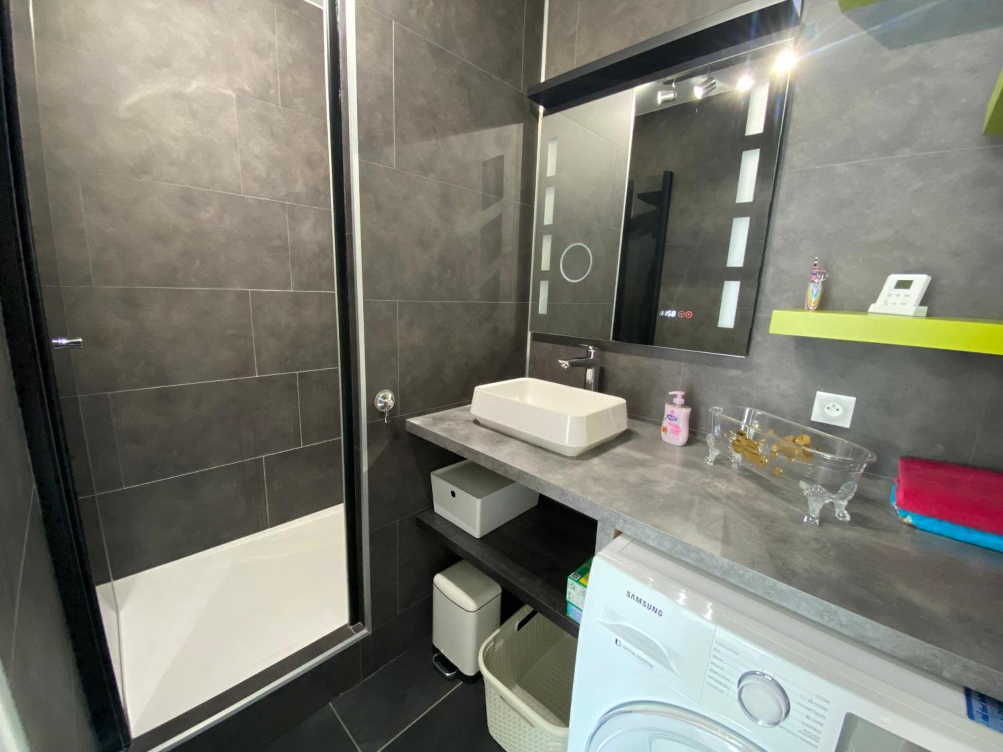 Apartamento Victoria-T2-41m2-Balcon, wifi, linge, produits, ménage inclus Reims Exterior foto