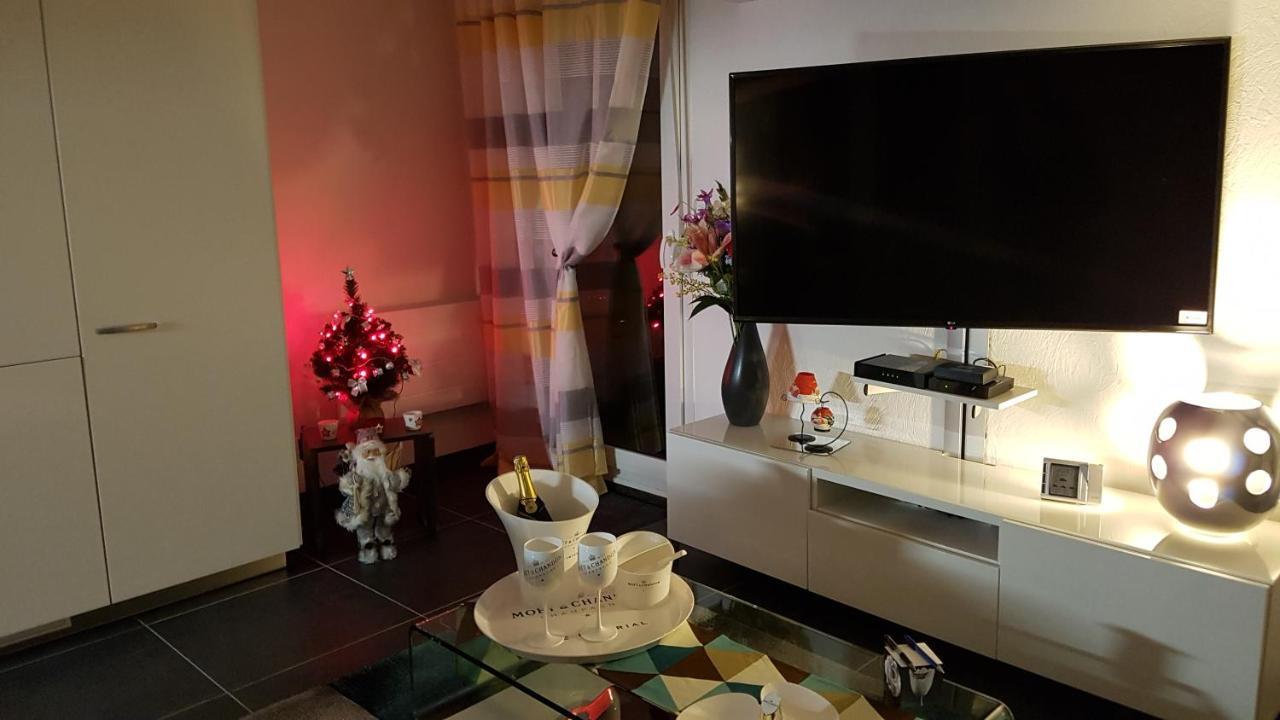 Apartamento Victoria-T2-41m2-Balcon, wifi, linge, produits, ménage inclus Reims Exterior foto